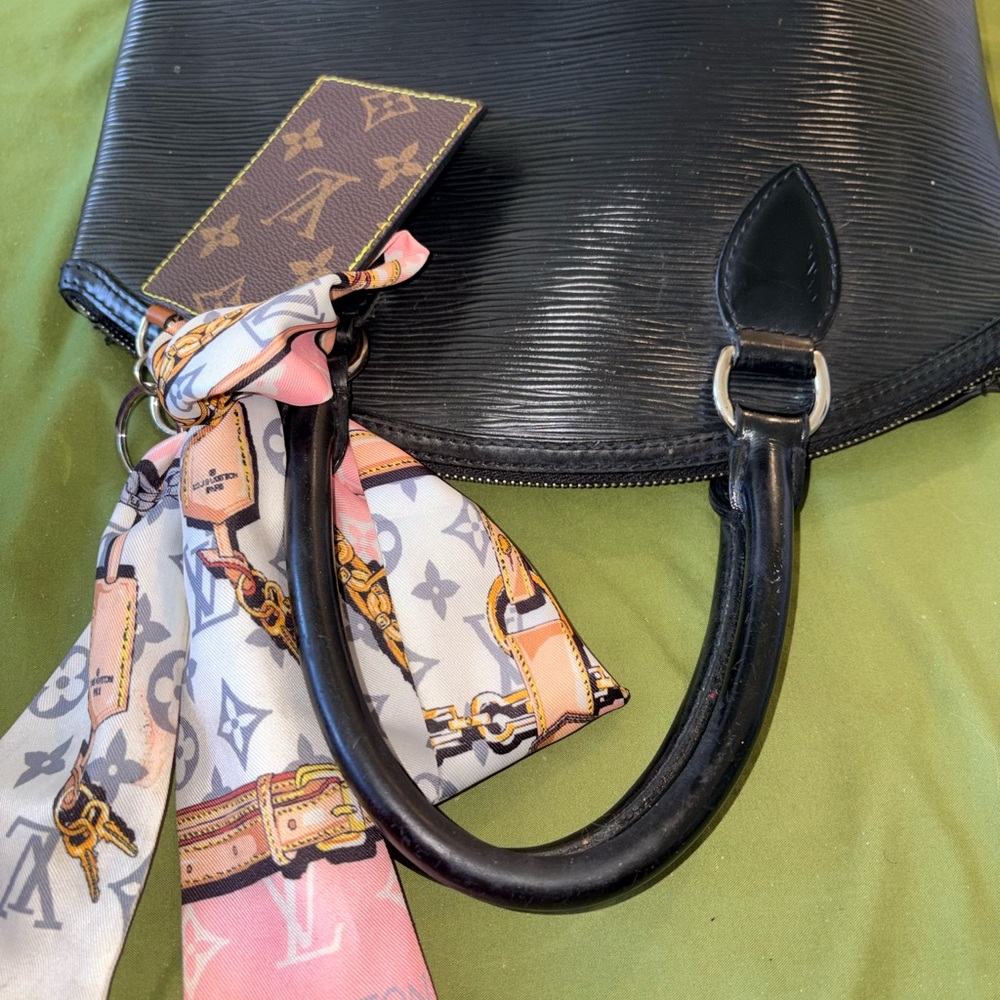 Louis Vuitton Vintage Black Epi Lockit PM - Picture 4 of 13